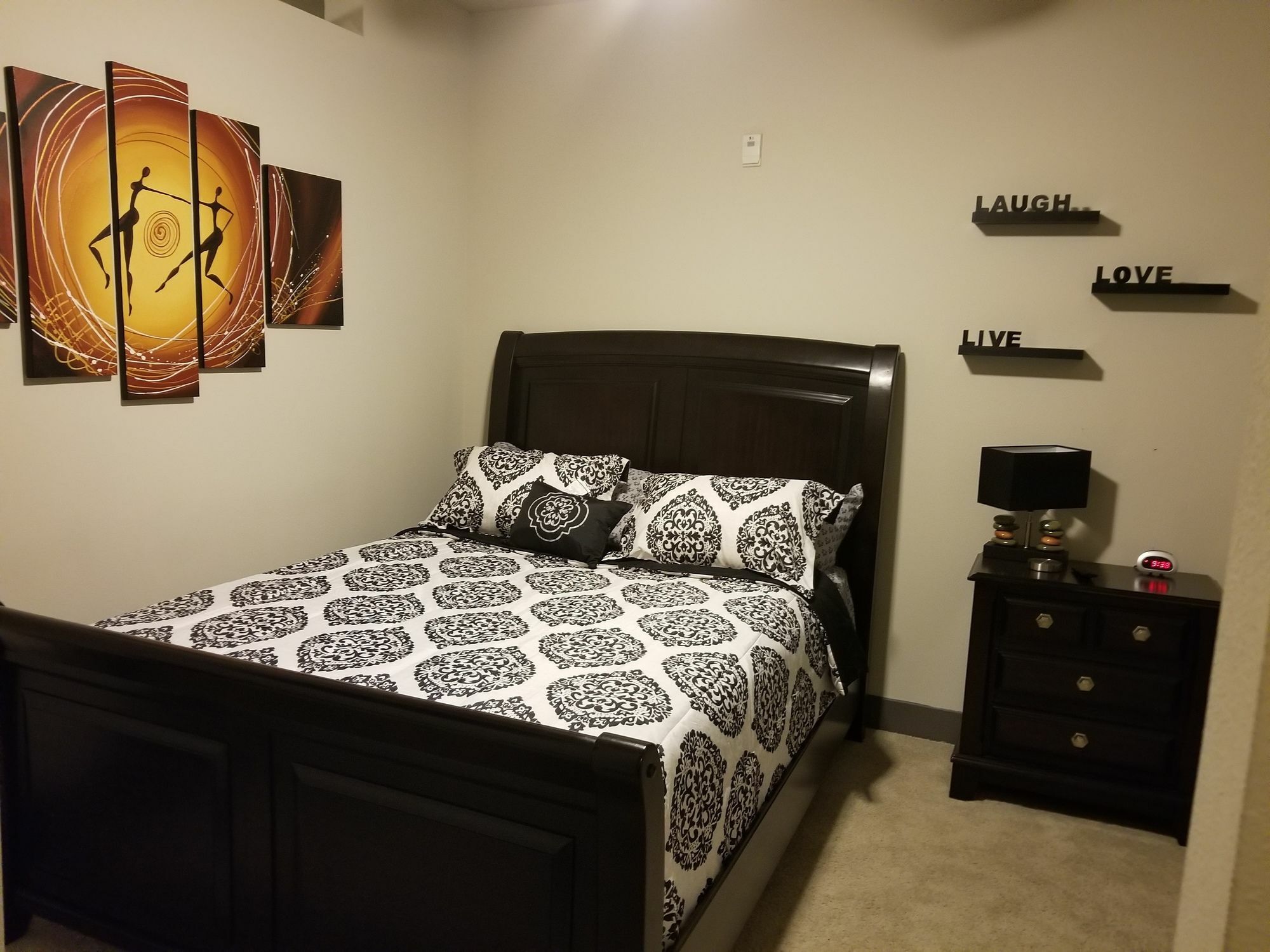 Executive Posh Apartment *